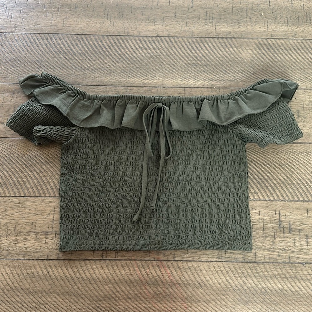 Haute Monde Ruffle Off The Shoulder/Boat Neck Top size small